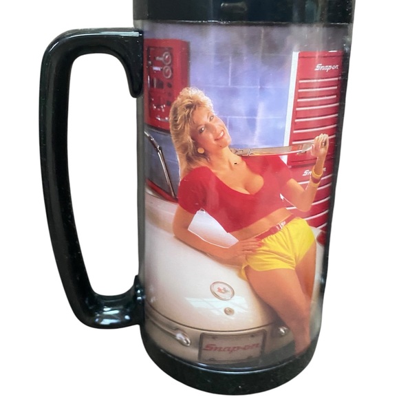 Lot of two vintage 1980s Snap-On Tool Mugs featuring toolmate girls Pin-up 80s - Picture 2 of 9